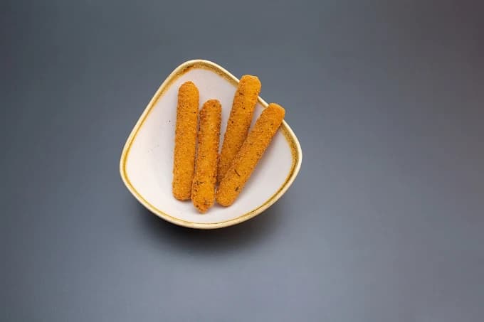 Mozzarella Sticks (4 Stück)